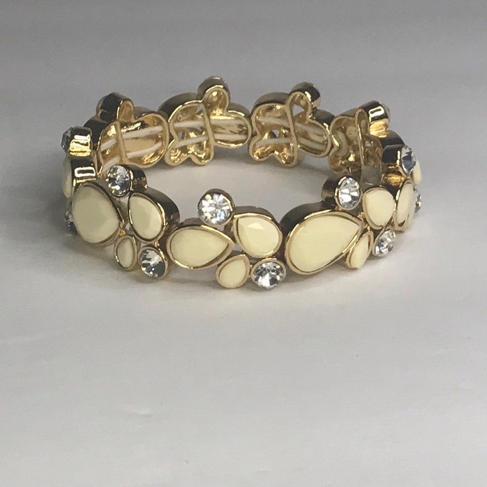Off white teardrop and synthetic diamond bracelet